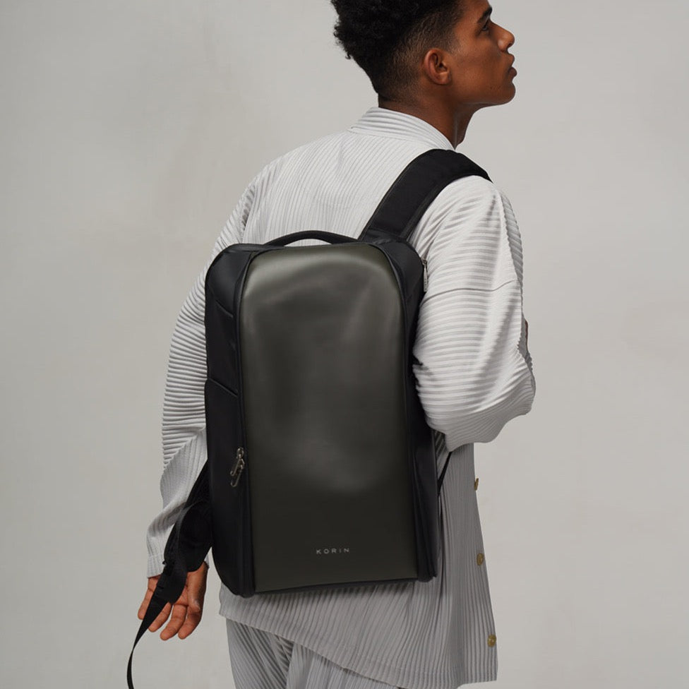 FlipPack Pro 23L | Backpack with Innovative Mag-System - Storming Gravity