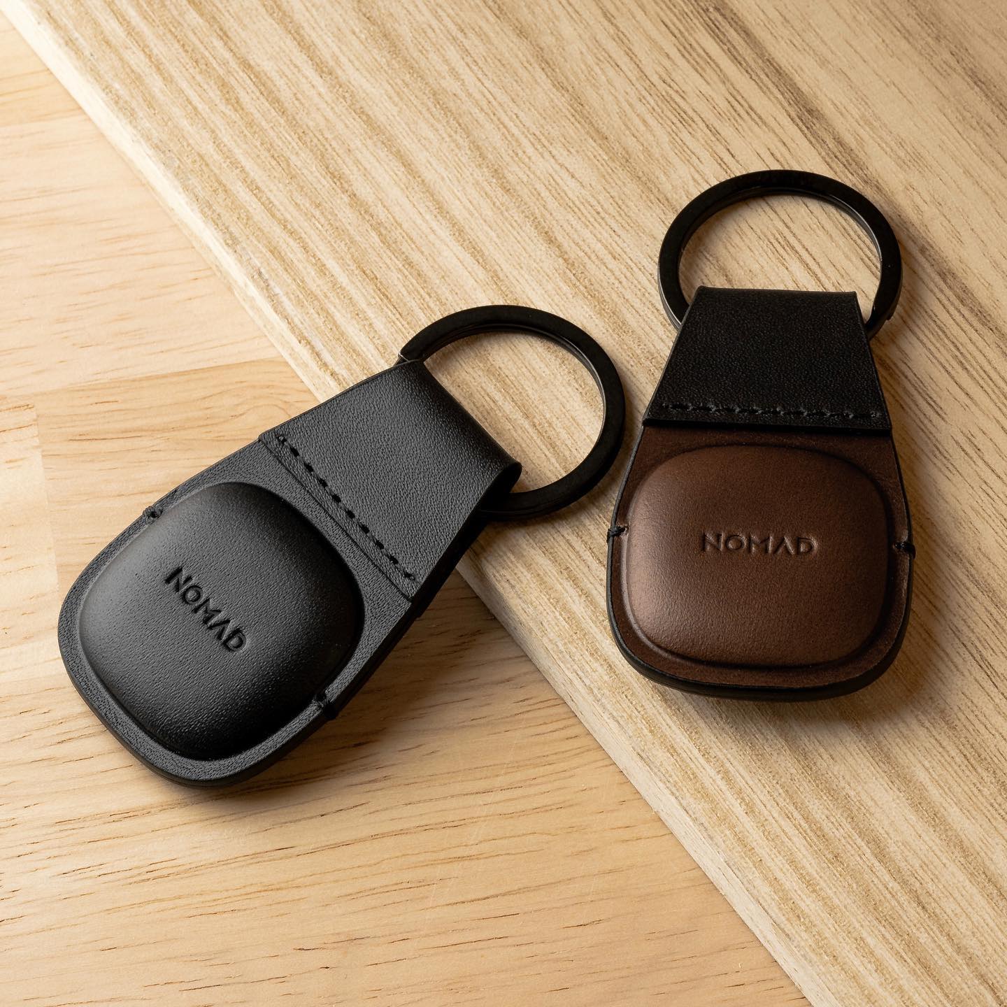 Leather Keychain AirTag Nomad