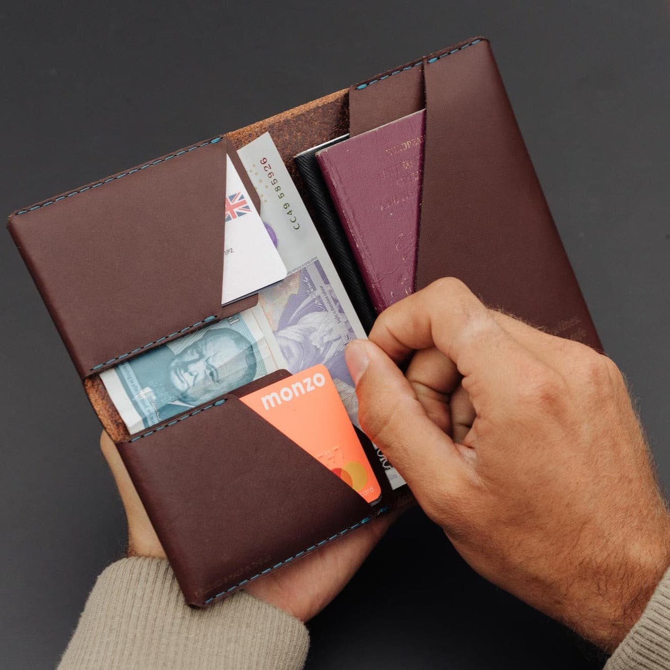 Wingback Wingston Travel Wallet - Storming Gravity