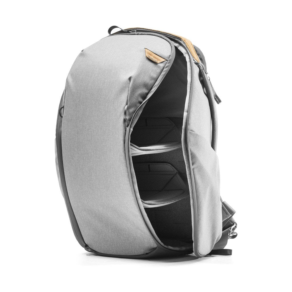 peak-design-everyday-backpack-zip-ash